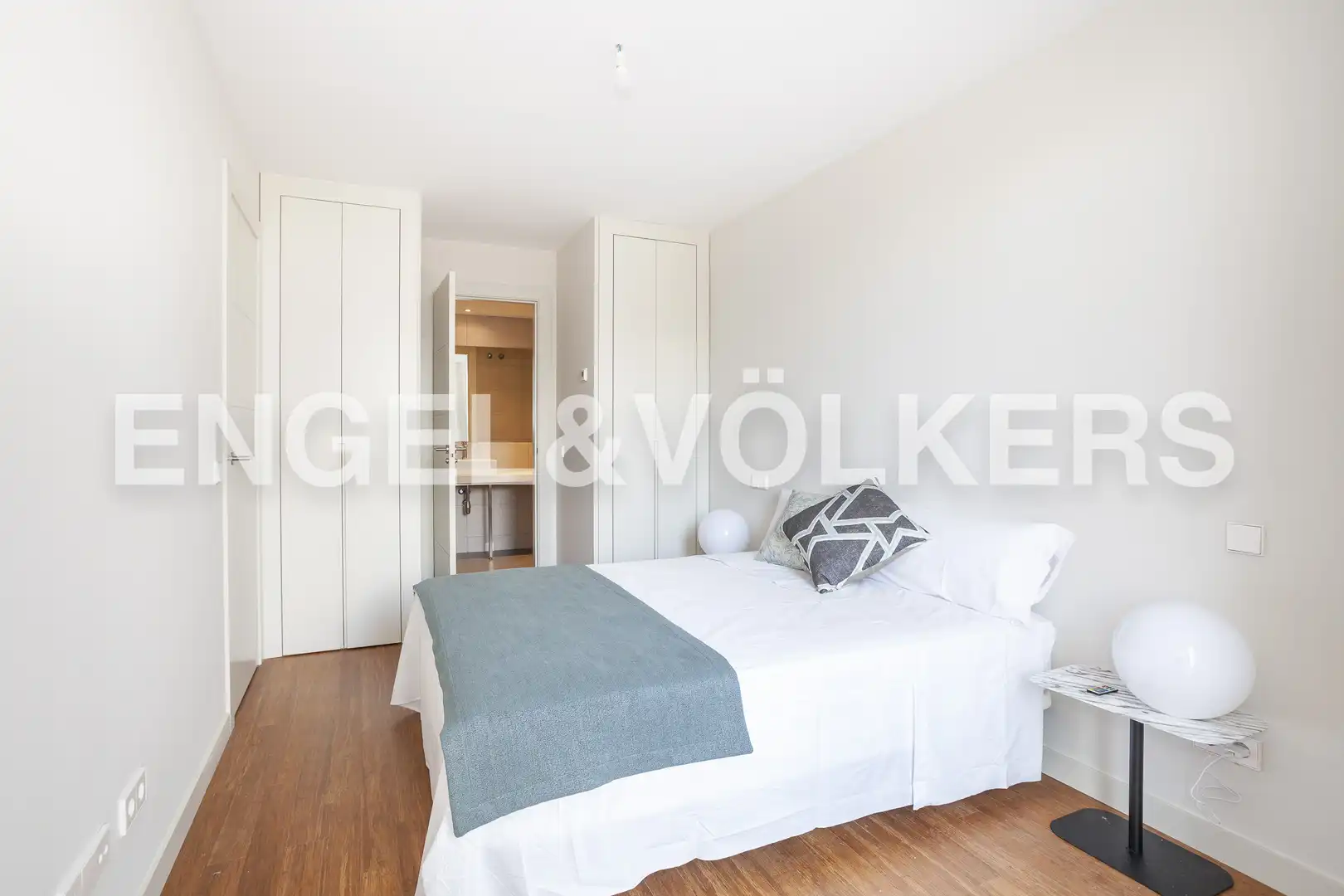 Bedroom of Flat for rent in Madrid  with Air Conditioner, Heating and Swimming Pool