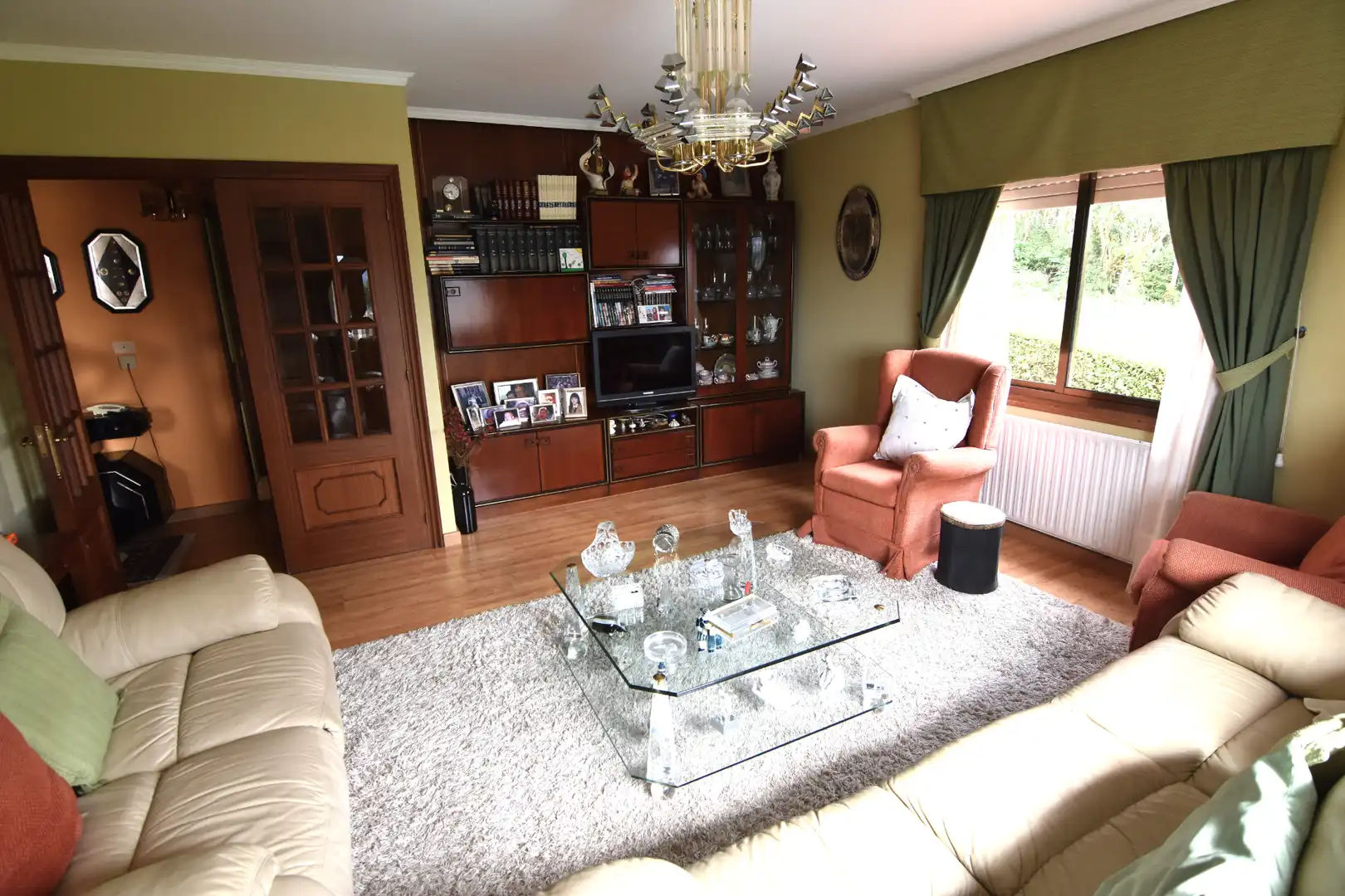 Sala de estar de Casa o chalet en venta en Oleiros con Calefacción, Jardín privado y Parquet