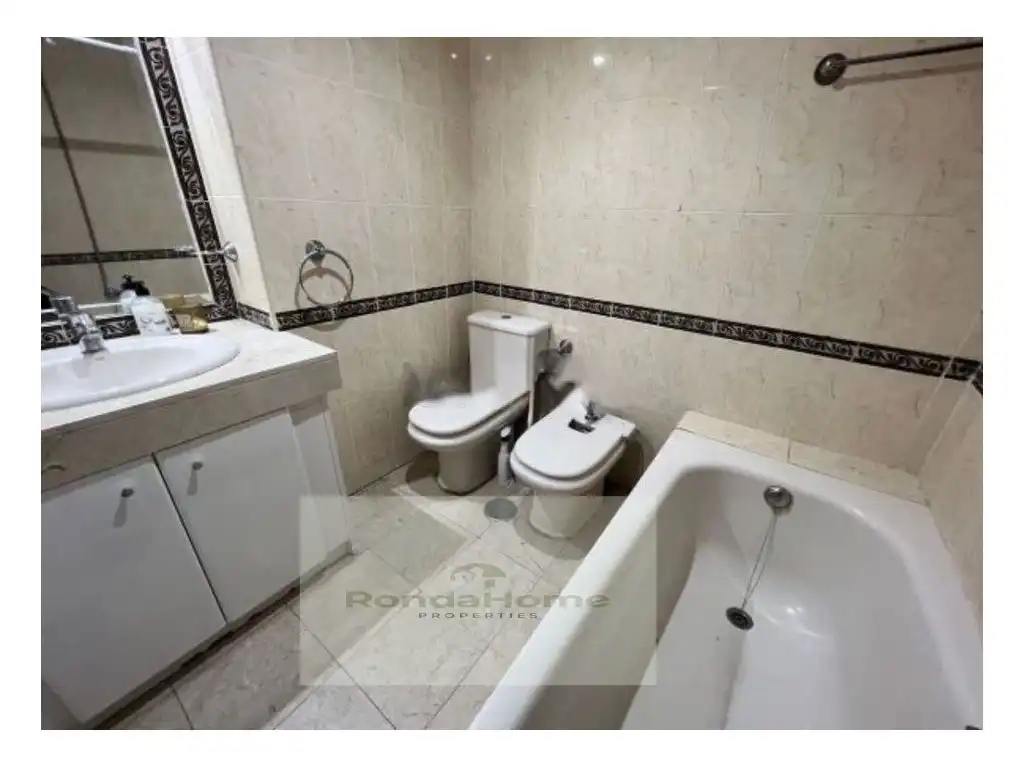 Bathroom of Flat for rent in Marbella
