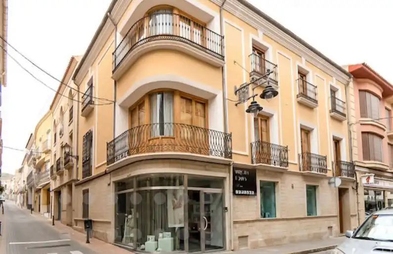 Vista exterior de Casa adosada en venda en Jumilla amb Traster, Balcó i Jacuzzi