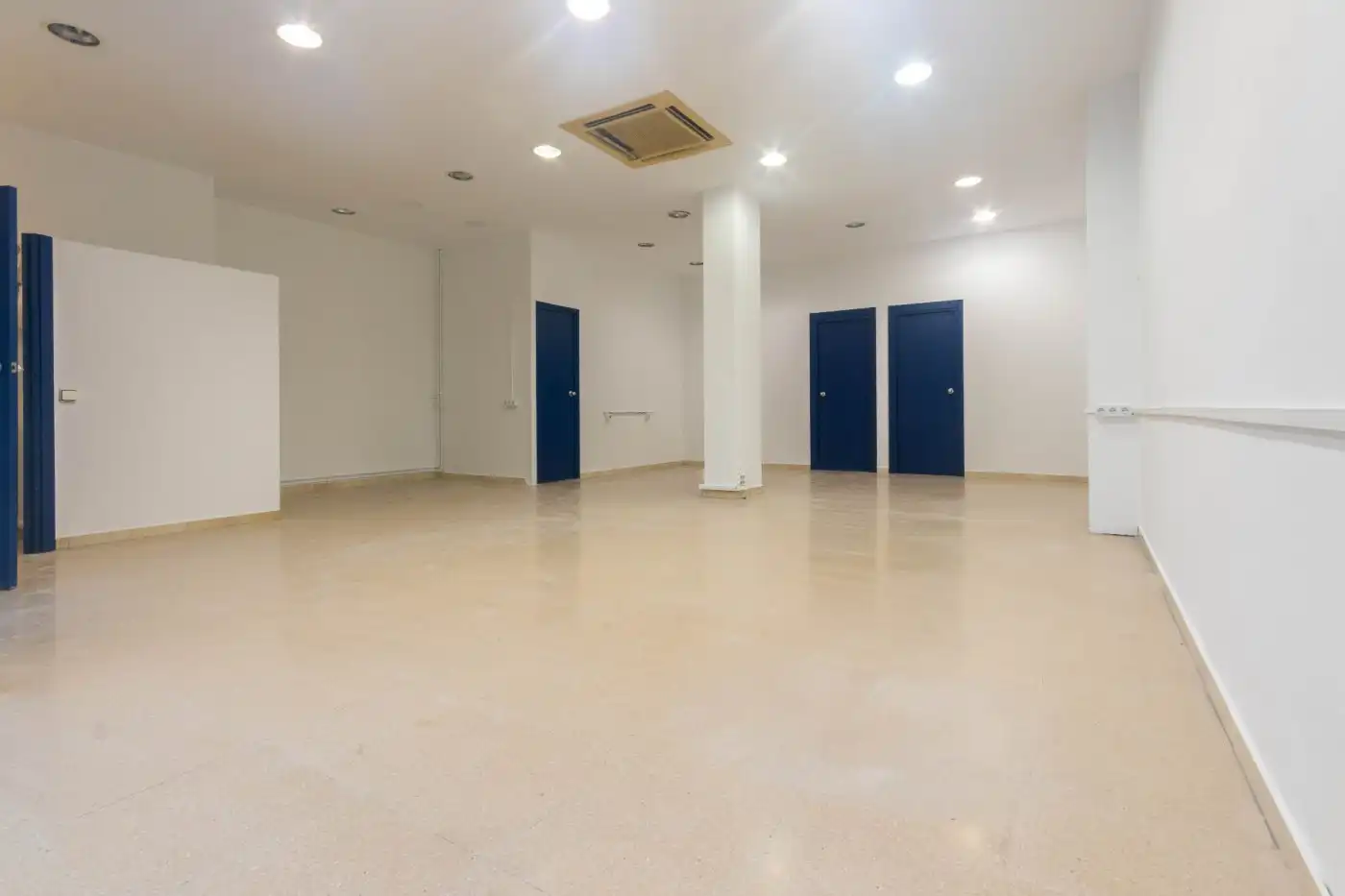 Business premises for sale in Centre - Sant Oleguer, imagen 3