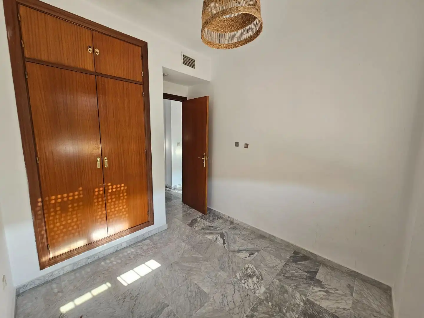Flat for rent in Sevilla  with Air Conditioner and Community pool