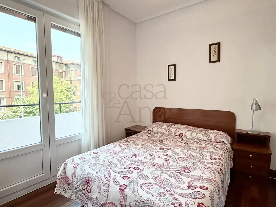 Schlafzimmer von Wohnung zum Verkauf in Bilbao  mit Heizung und Balkon