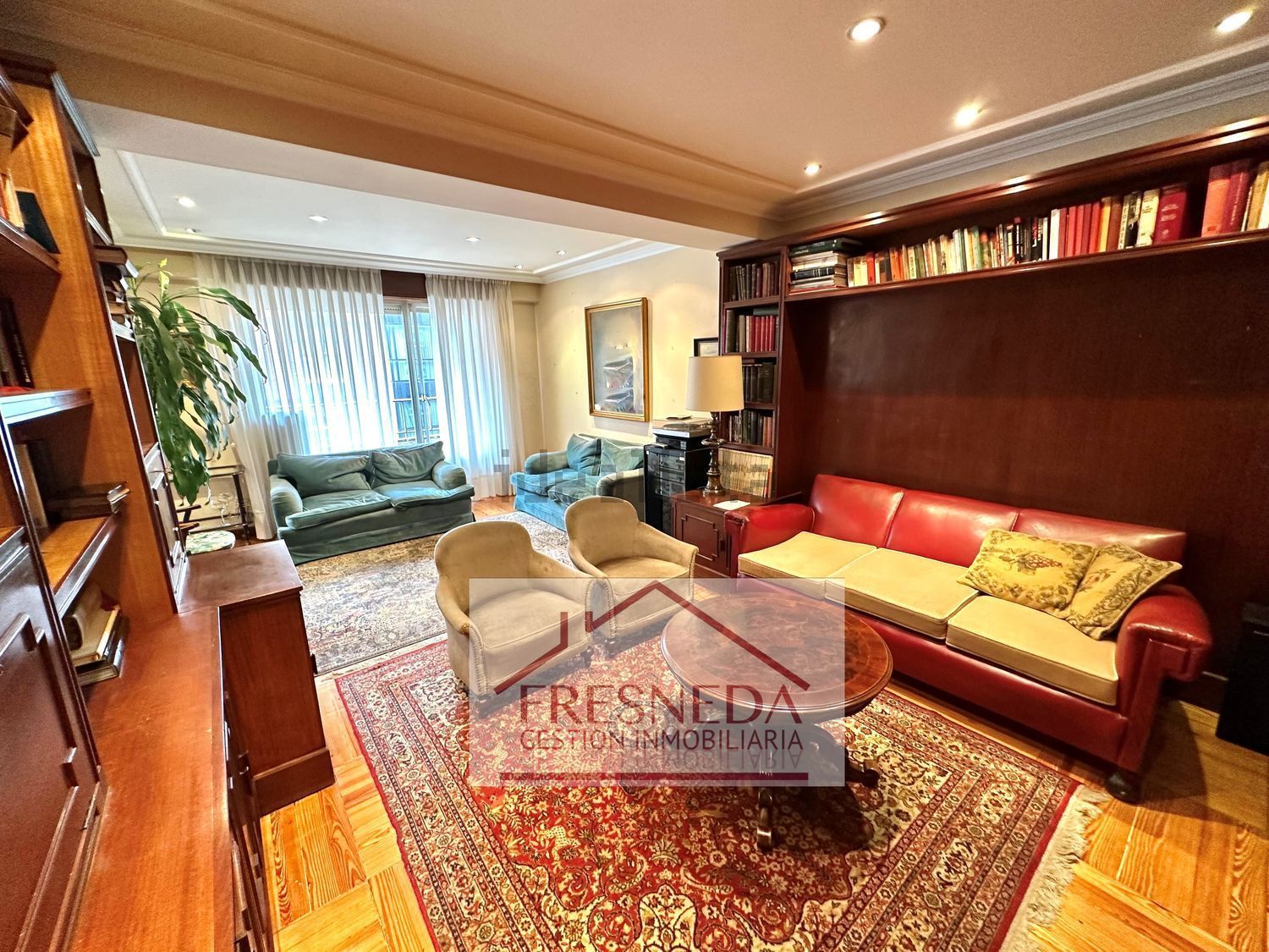 Living room of Flat for sale in Oviedo   with Heating, Parquet flooring and Storage room