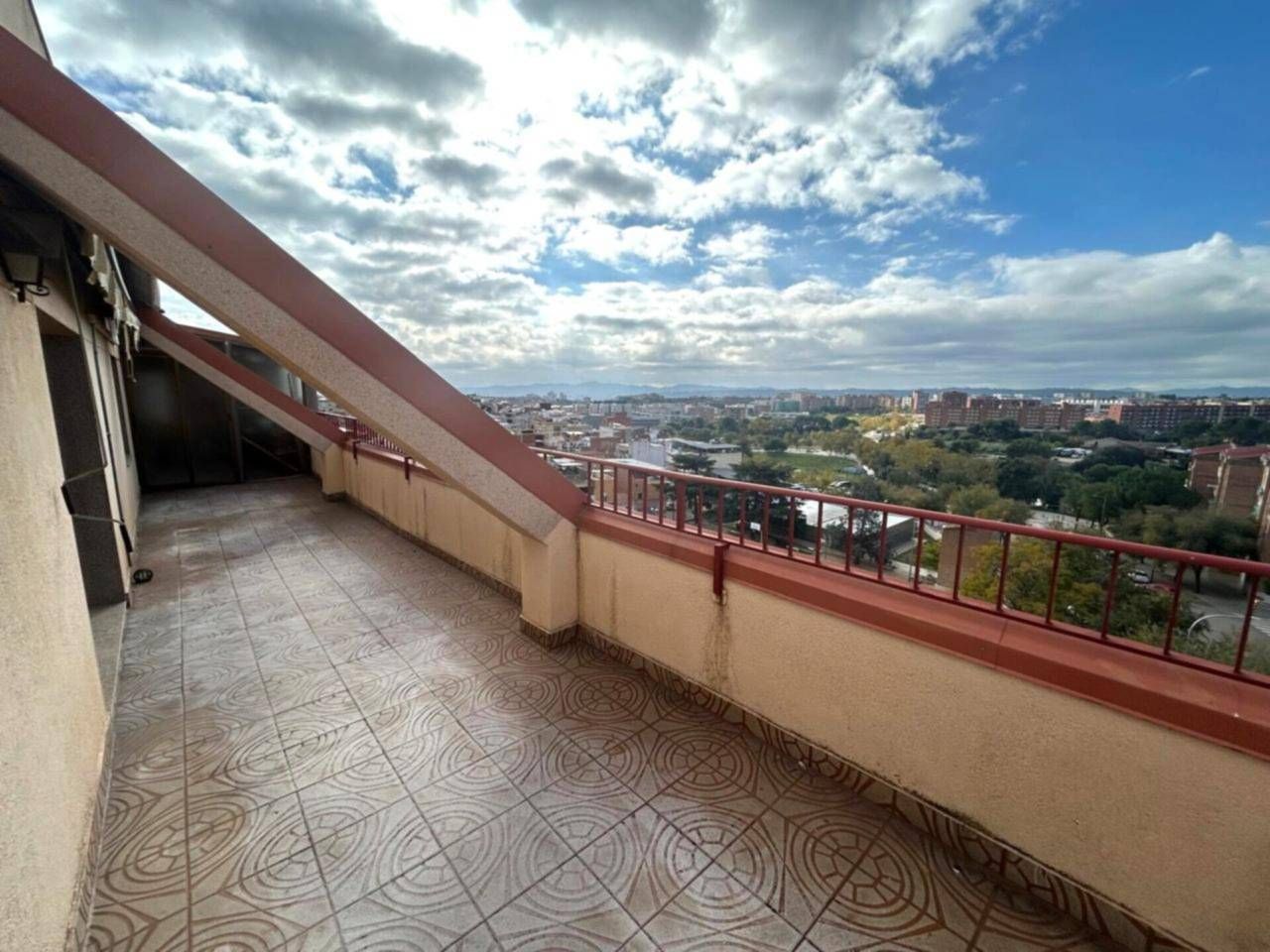 Vista exterior de Àtic en venda en Sabadell amb Aire condicionat, Calefacció i Parquet