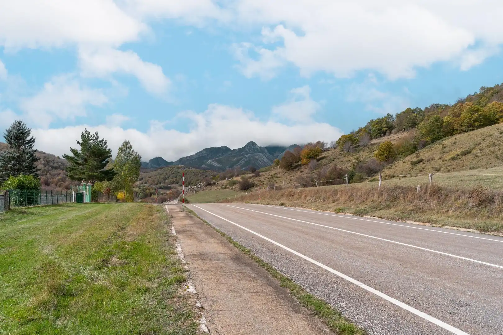 Vista exterior de Casa o chalet en venta en Burón con Jardín privado y Amueblado