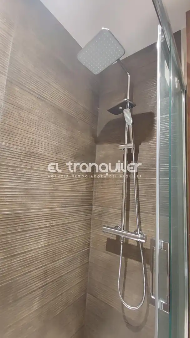 Bany de Pis de lloguer en Madrid amb Aire condicionat, Parquet i Piscina