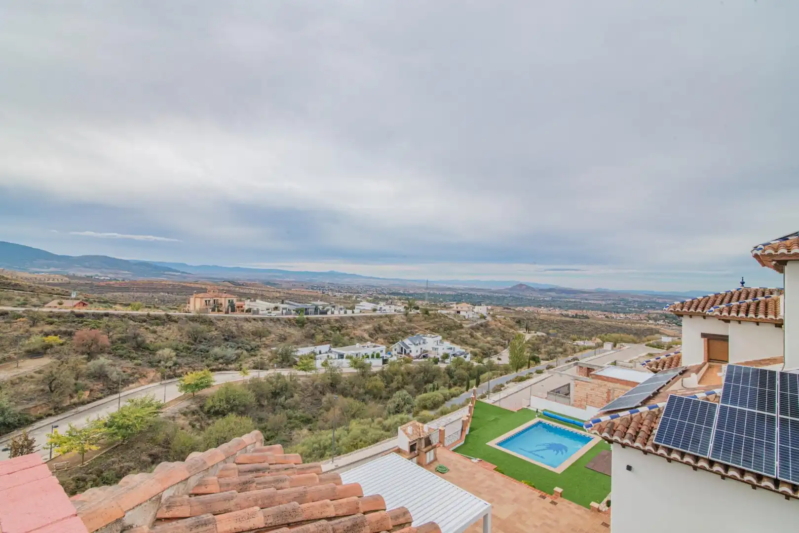 Vista exterior de Casa o xalet en venda en La Zubia amb Calefacció, Jardí privat i Terrassa