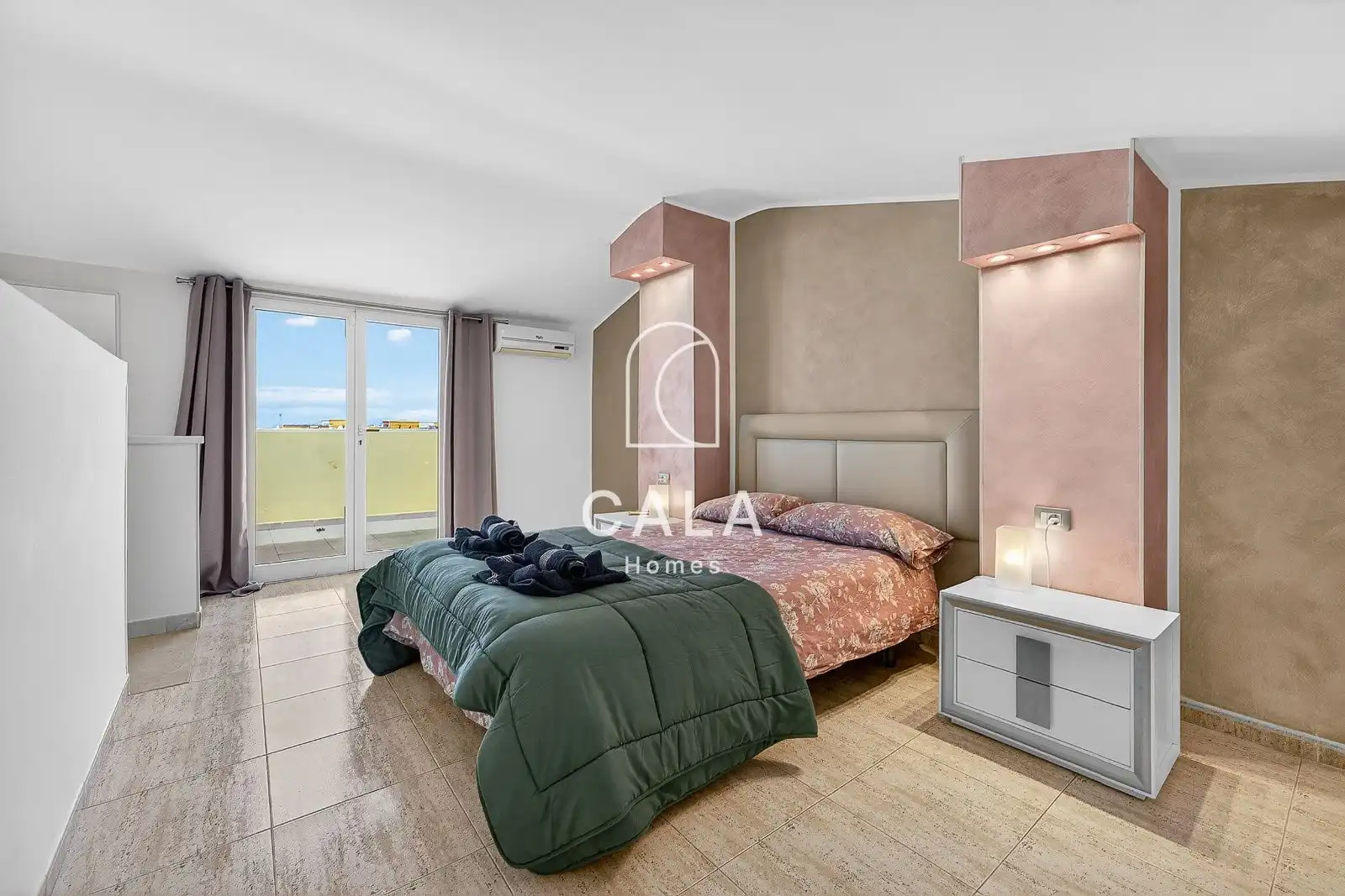 Schlafzimmer von Einfamilien-Reihenhaus zum Verkauf in Adeje mit Klimaanlage, Heizung und Terrasse
