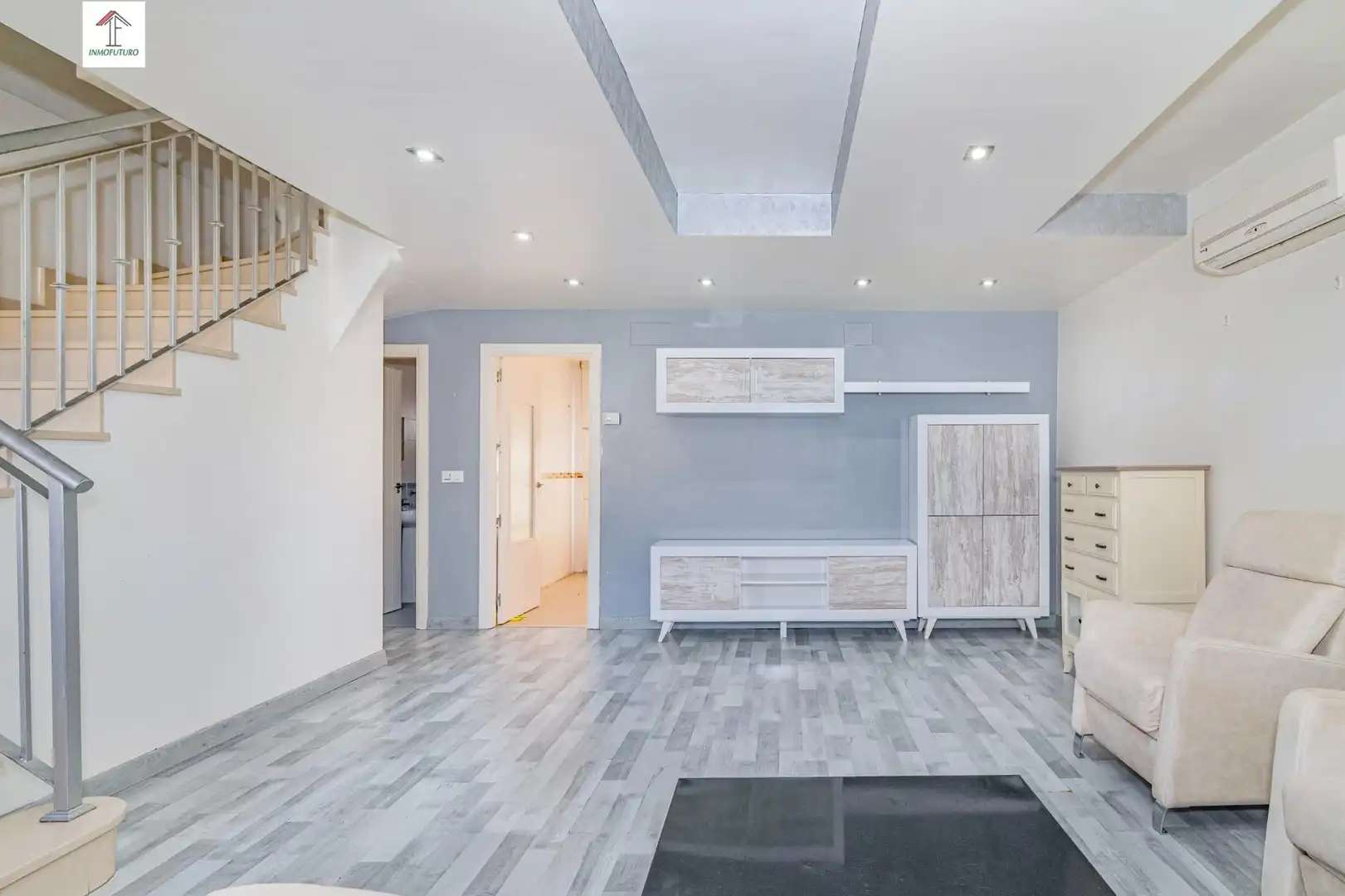Casa aparellada amb terrassa en venda a Avenida LUIS JAVIER 2, imagen 6