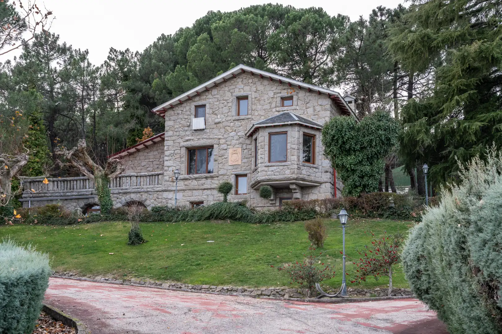 Vista exterior de Finca rústica en venta en Guadarrama con Aire acondicionado, Calefacción y Jardín privado