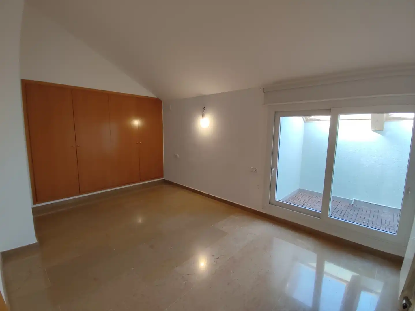 Maisonette zur Miete in Girona mit Klimaanlage, Heizung und Terrasse