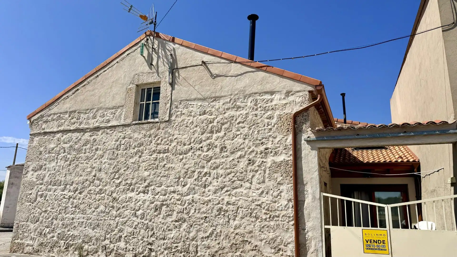 Vista exterior de Casa o chalet en venta en Cozuelos de Fuentidueña con Alarma