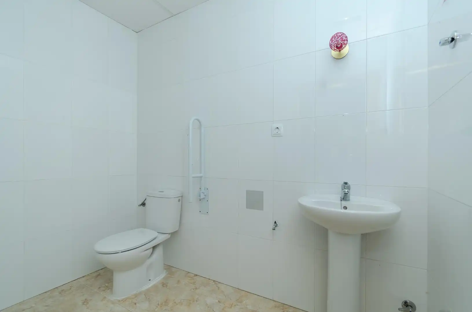 Bathroom of Commercial properties for sale in Cartagena