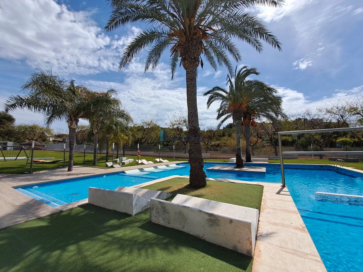 Piscina de Apartament en venda en Oropesa del Mar / Orpesa amb Aire condicionat, Jardí privat i Terrassa