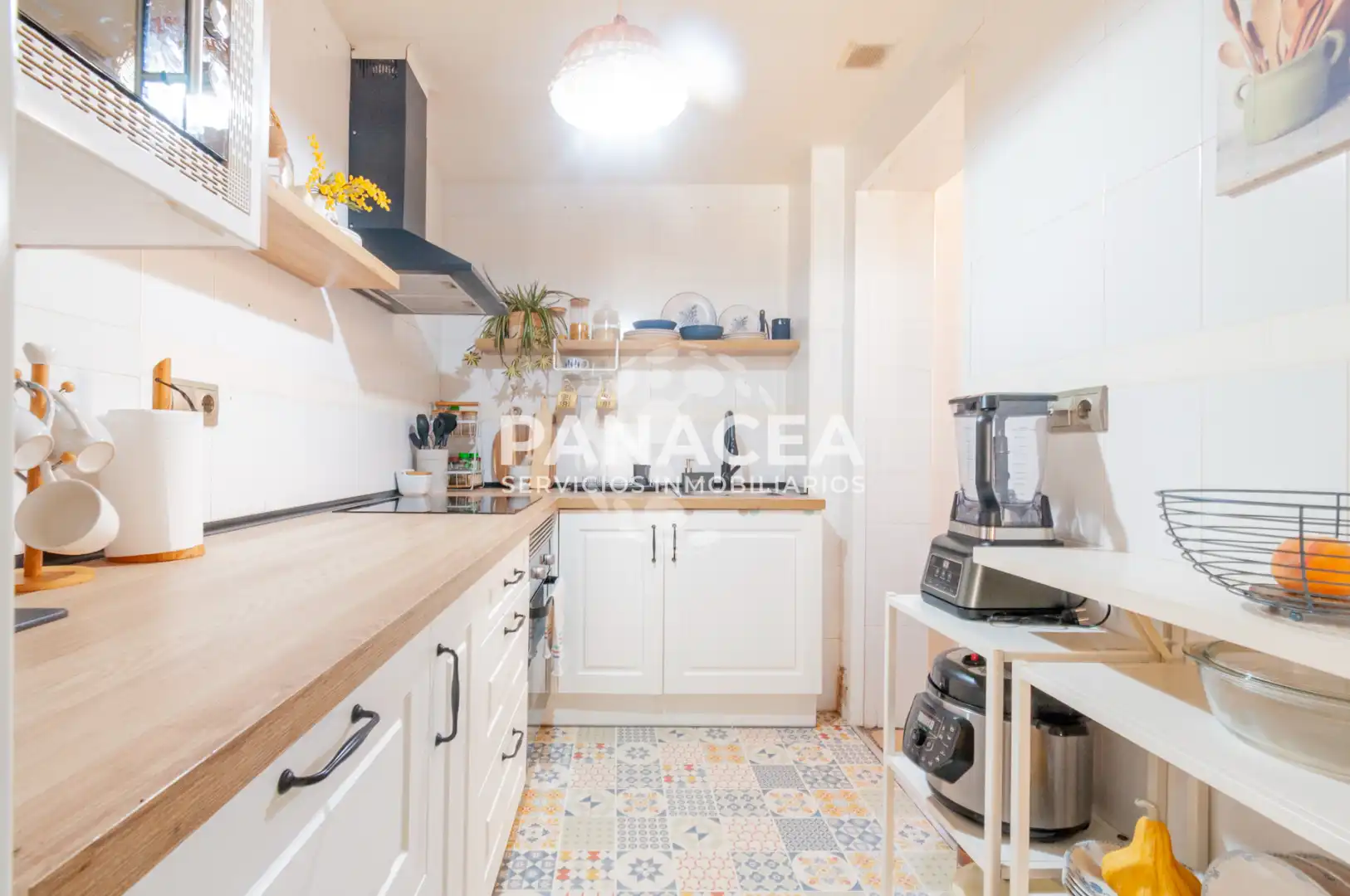 Küche von Wohnung zum Verkauf in Roquetas de Mar mit Möbliert, Ofen und Mikrowelle