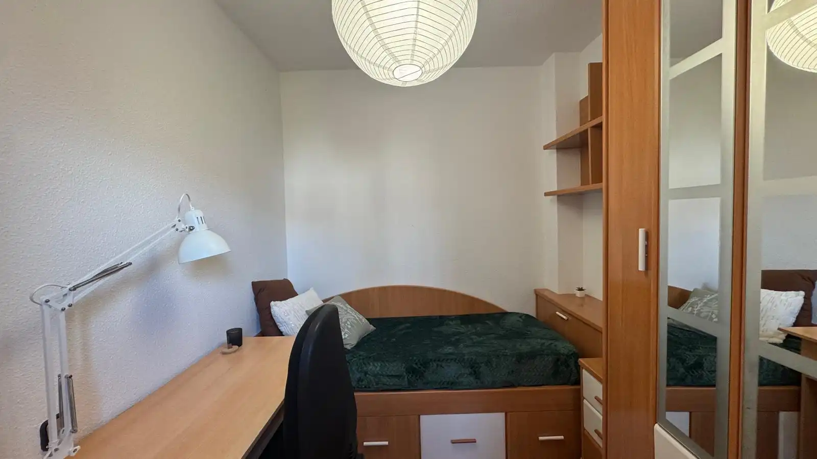 Schlafzimmer von Wohnung zur Miete in Santander mit Heizung, Parkett und Abstellraum