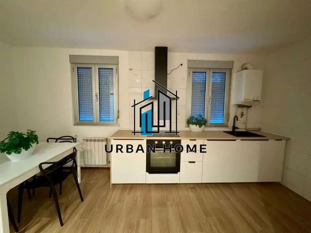 Cocina de Piso en venta en León Capital  con Calefacción y Trastero