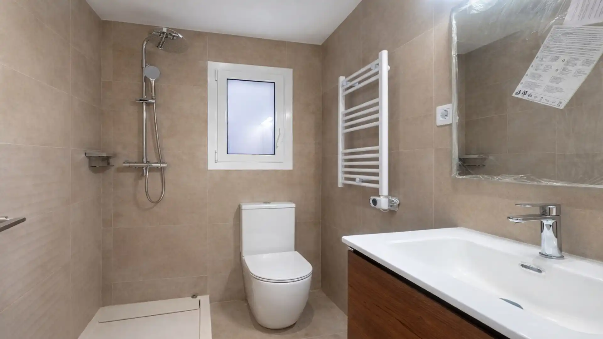 Bathroom of Flat for rent in Barcelona  with Air Conditioner, Heating and Parquet flooring