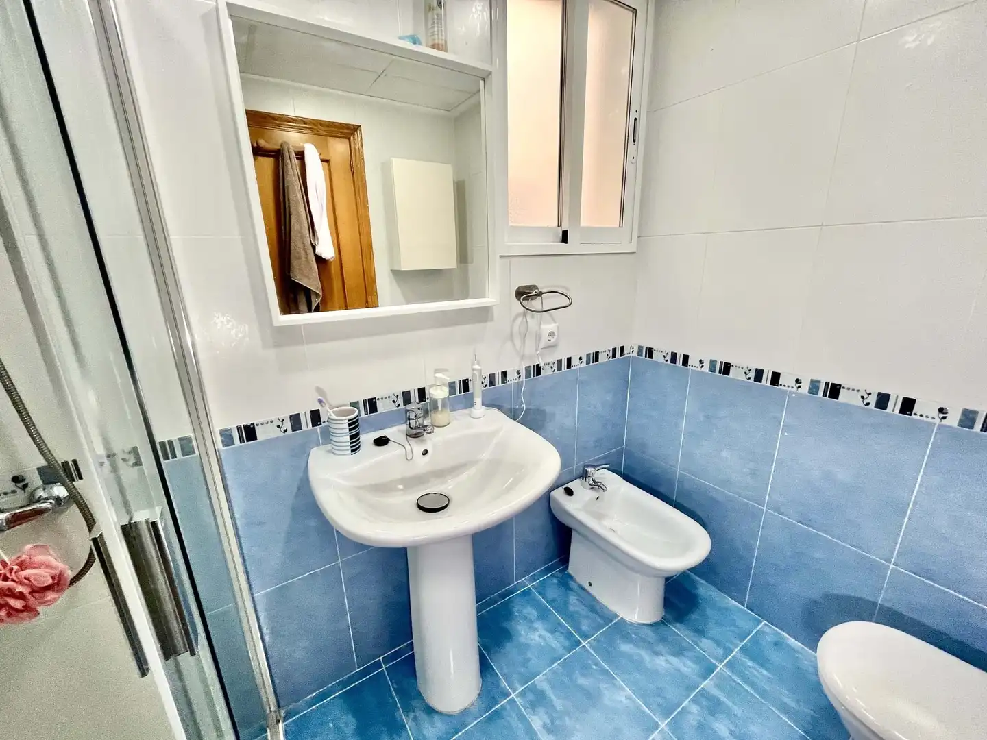 Badezimmer von Wohnung zum Verkauf in Torreblanca mit Klimaanlage, Heizung und Schwimmbad