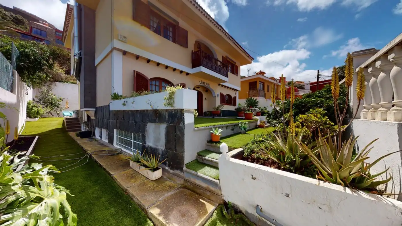 Vista exterior de Casa o xalet en venda en Las Palmas de Gran Canaria amb Jardí privat, Terrassa i Traster