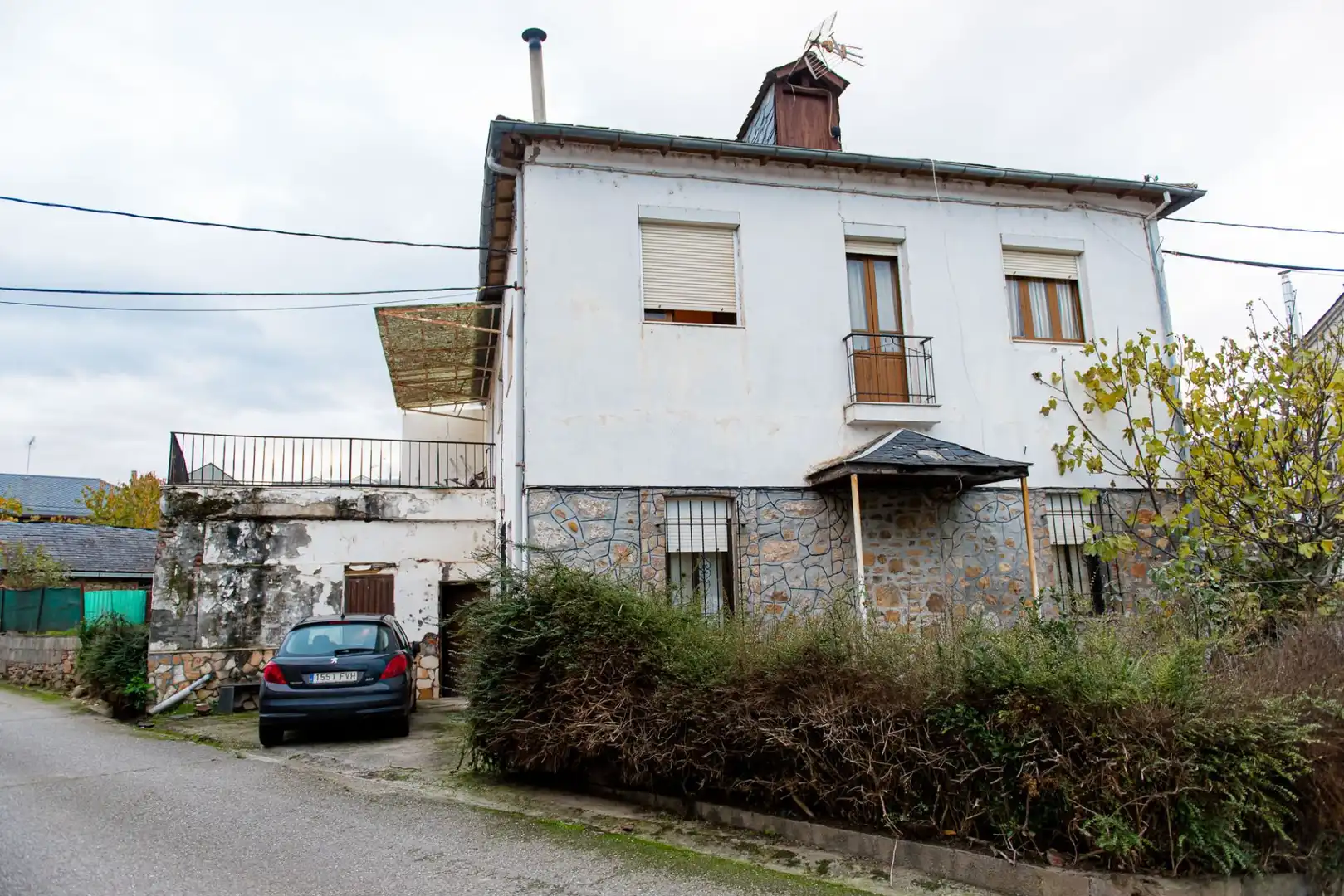 Vista exterior de Casa o xalet en venda en Carucedo amb Jardí privat, Terrassa i Moblat
