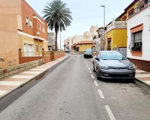 Vista exterior de Casa adosada en venda en Roquetas de Mar amb Aire condicionat i Terrassa