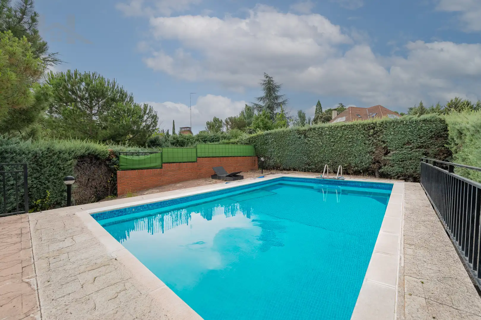 Piscina de Casa o chalet en venta en Tres Cantos con Aire acondicionado, Calefacción y Jardín privado