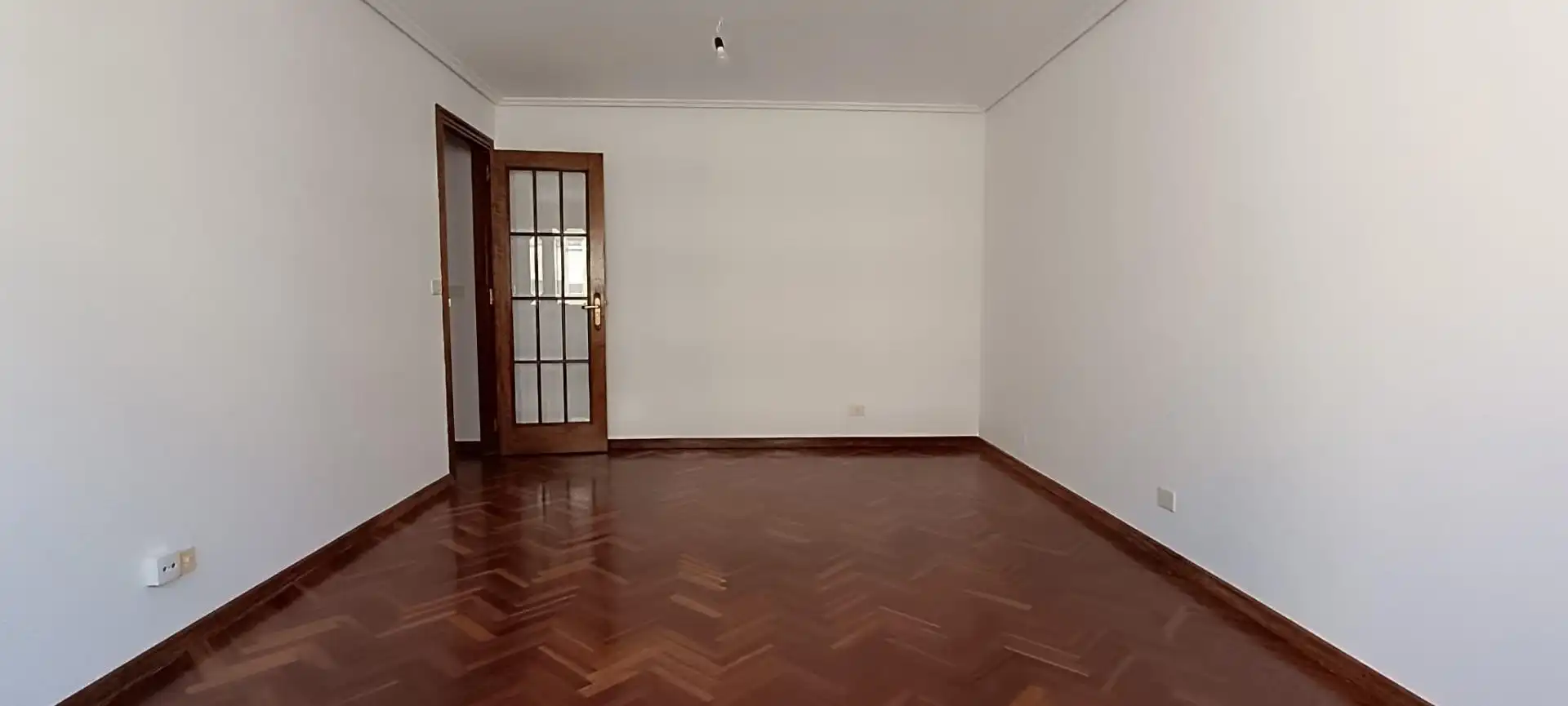Sala de estar de Piso de alquiler en A Coruña Capital  con Calefacción y Parquet