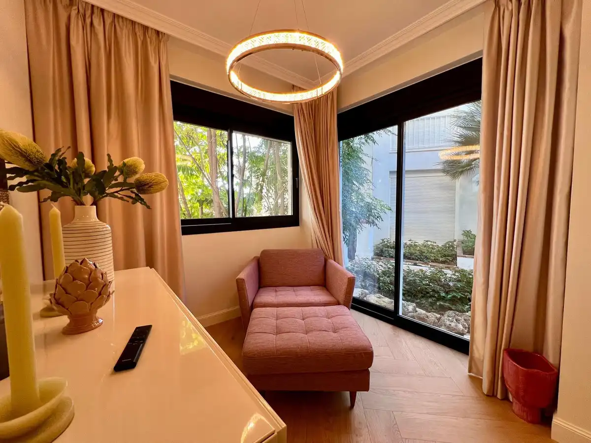 Dormitori de Apartament de lloguer en Marbella amb Aire condicionat, Calefacció i Moblat