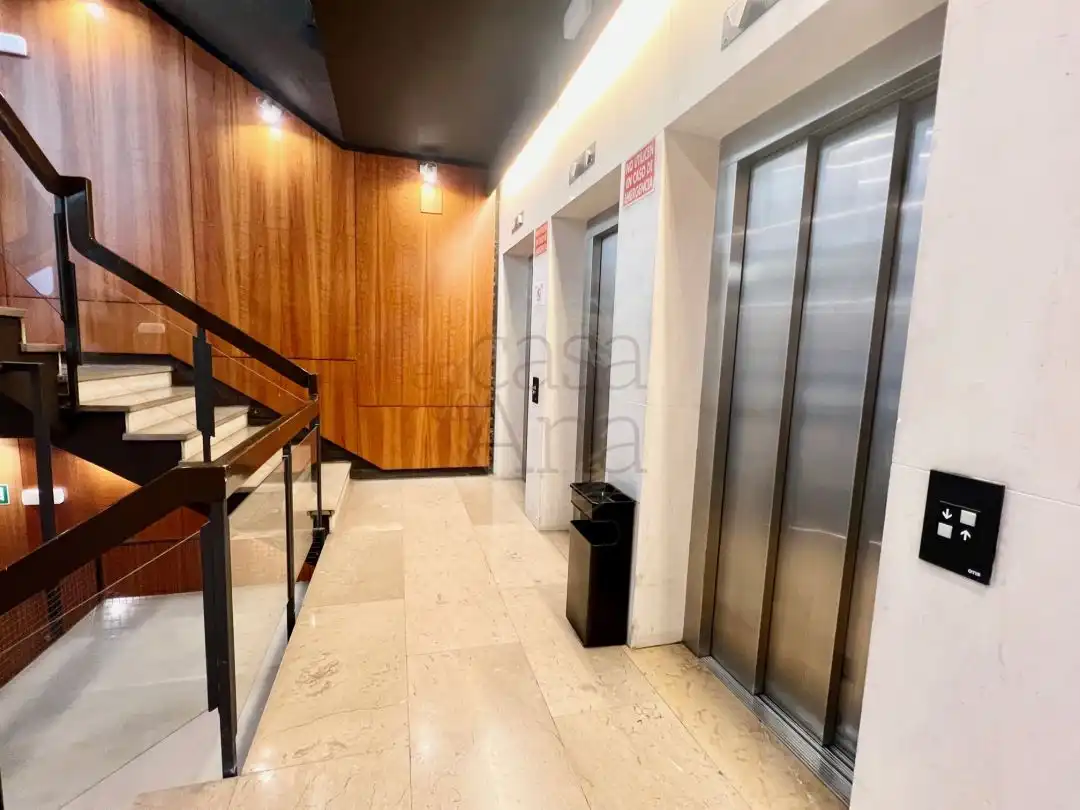 Office space with lift for sale in Gran Vía de Don Diego López de Haro 17, imagen 3