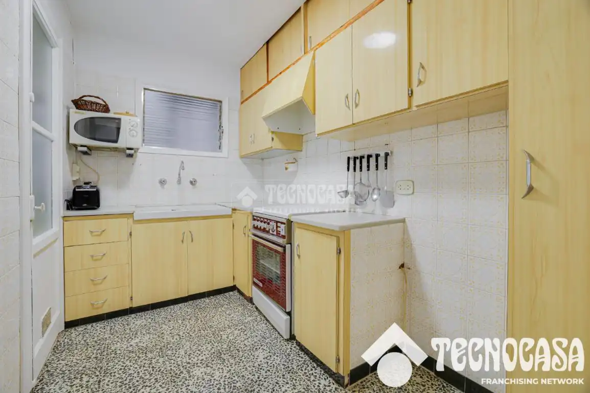 Küche von Wohnung zum Verkauf in Mataró mit Klimaanlage, Balkon und Alarm