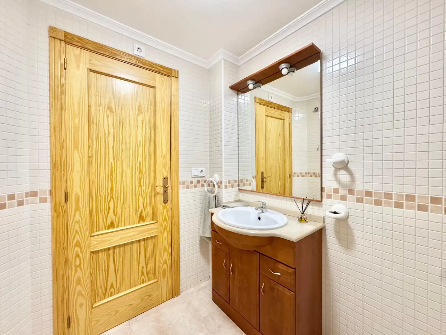 Baño de Apartamento de alquiler en Orihuela con Aire acondicionado, Piscina y Amueblado