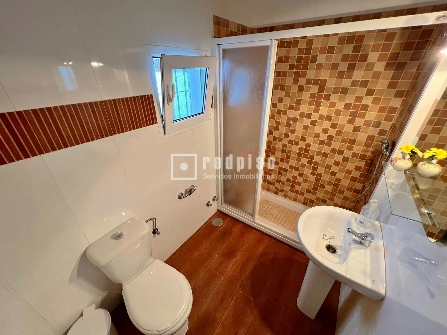Badezimmer von Haus oder Chalet zum Verkauf in Casabermeja mit Privatgarten, Terrasse und Abstellraum
