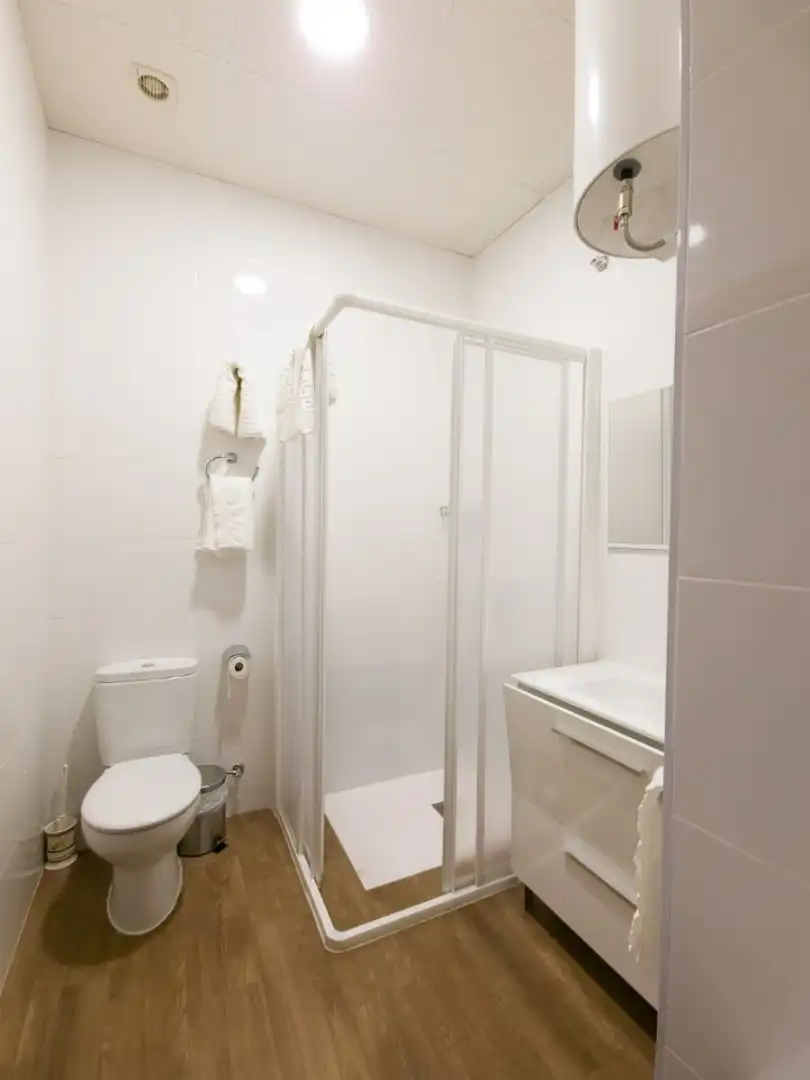 Bany de Edifici en venda en El Coronil amb Alarma