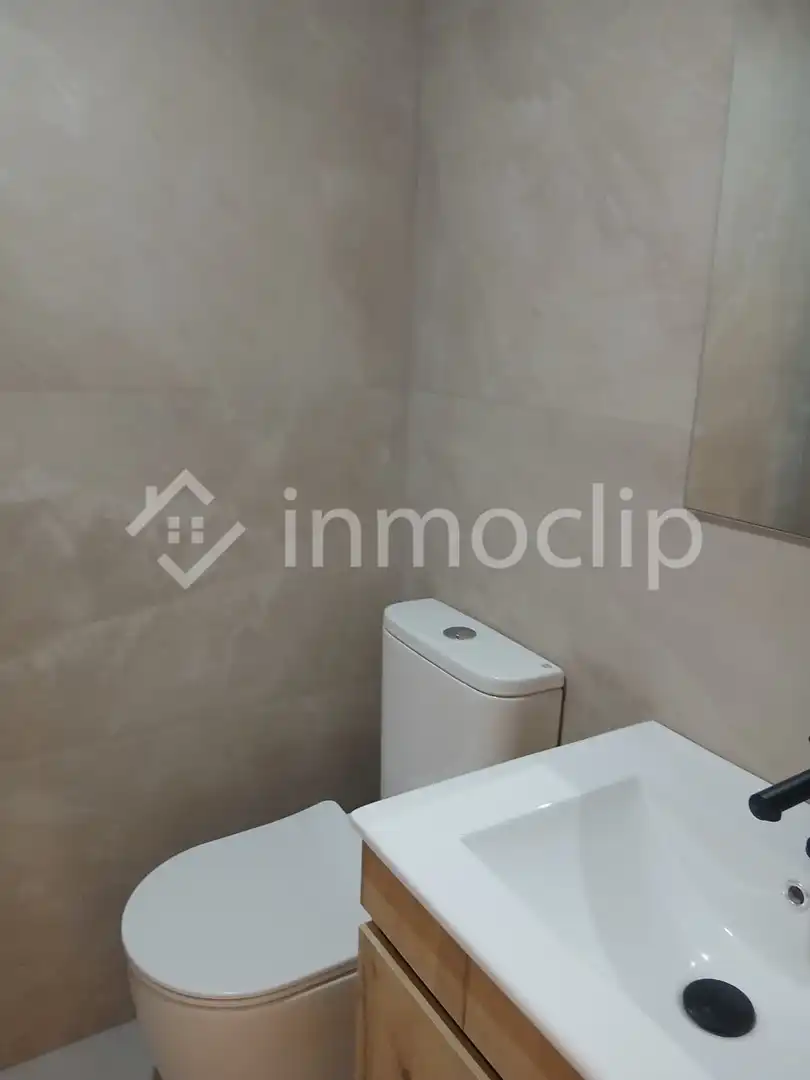 Bany de Casa o xalet en venda en Villamayor amb Calefacció, Jardí privat i Terrassa