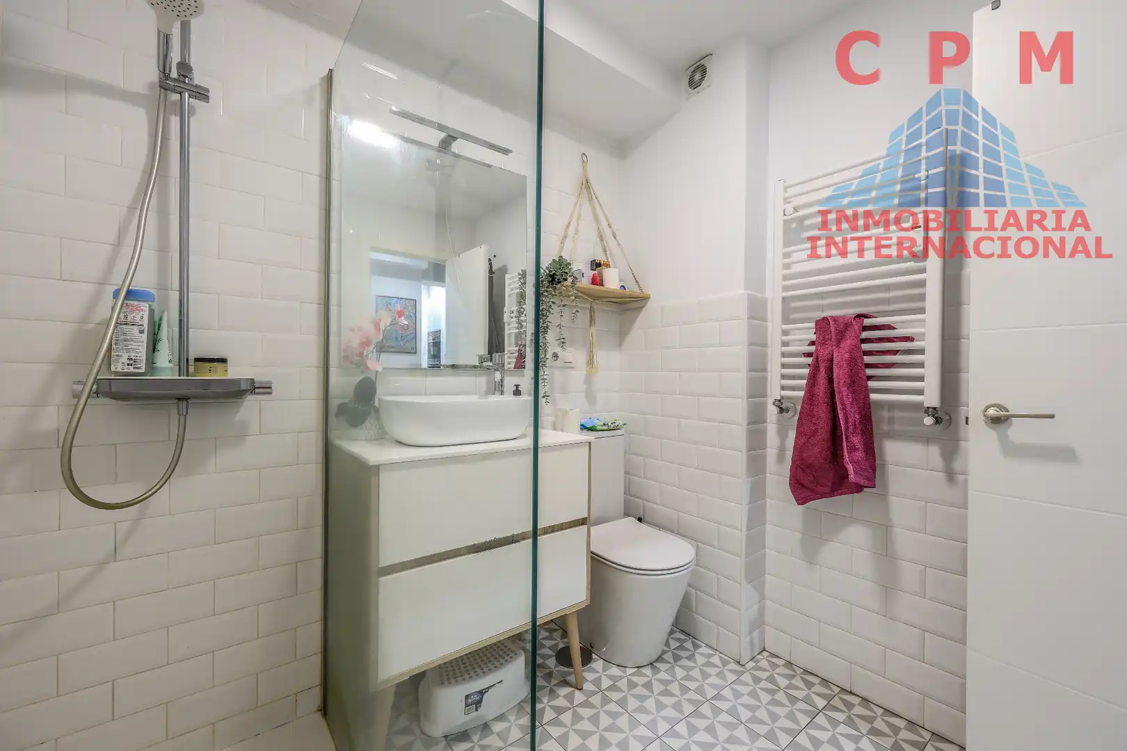 Bathroom of Flat for rent in Madrid  with Air Conditioner, Heating and Parquet flooring
