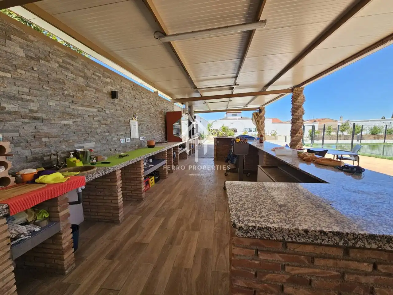 Terraza de Local en venta en Chimeneas con Aire acondicionado