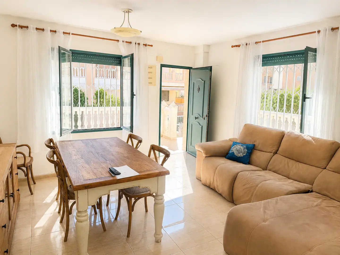 Sala d'estar de Casa adosada en venda en Sueca