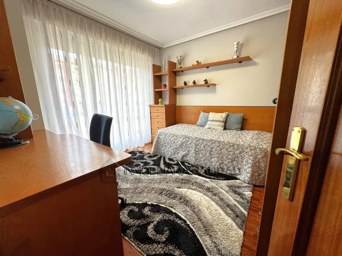 Habitación de Piso en venta en Burgos con Calefacción, Terraza y Trastero