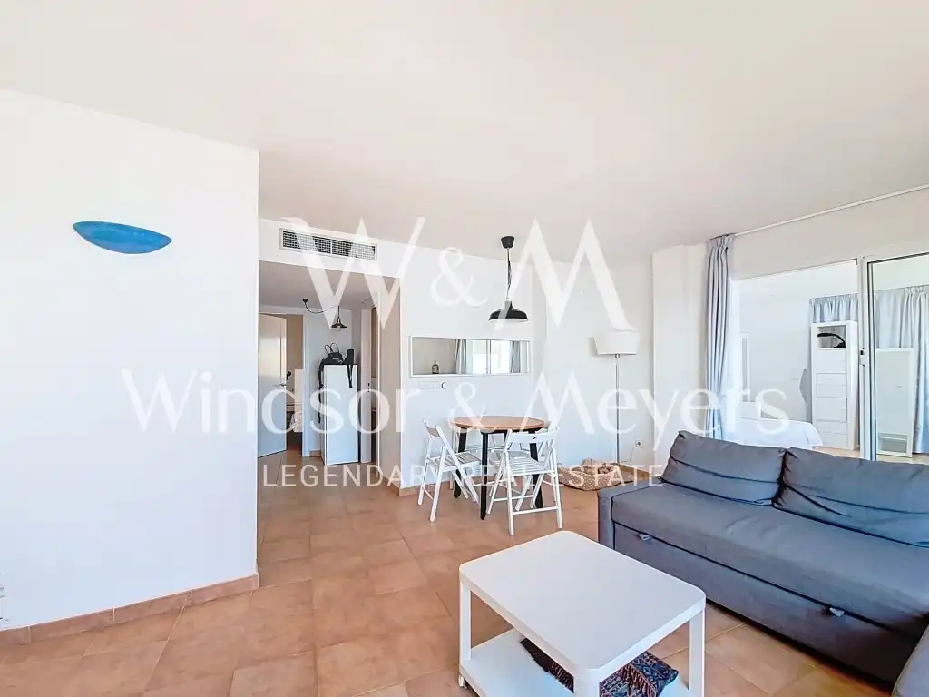 Sala de estar de Apartamento en venta en Santa Eulària des Riu con Aire acondicionado, Amueblado y Piscina comunitaria