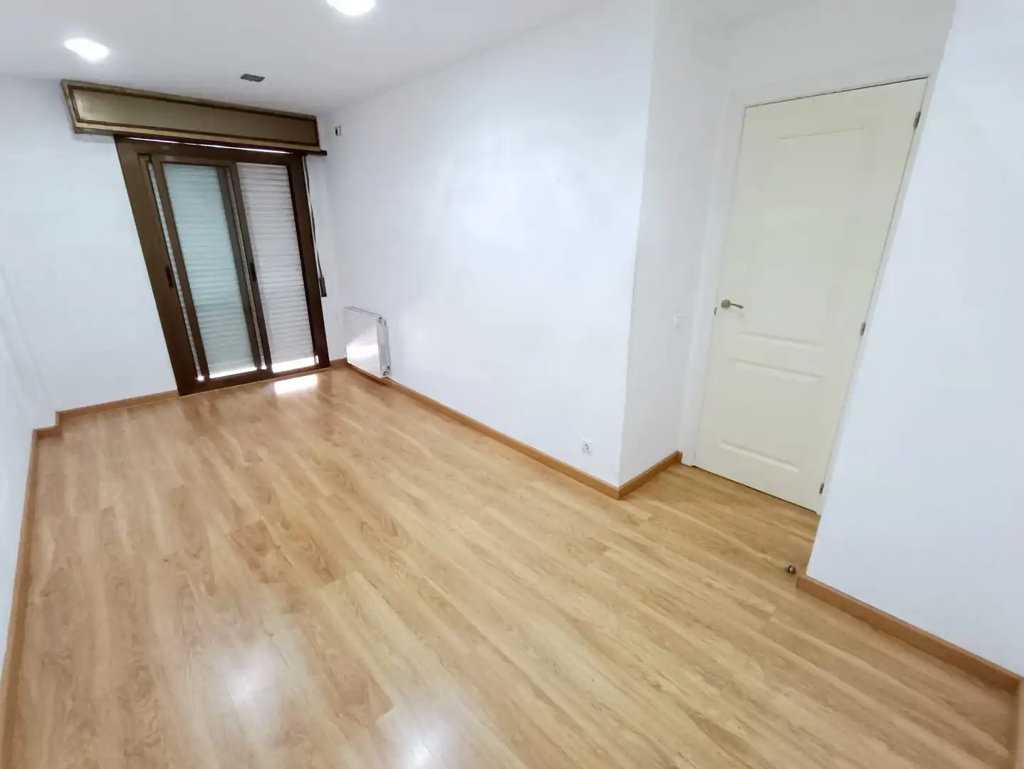 Erdgeschoss zum Verkauf in Badalona mit Heizung, Parkett und Balkon