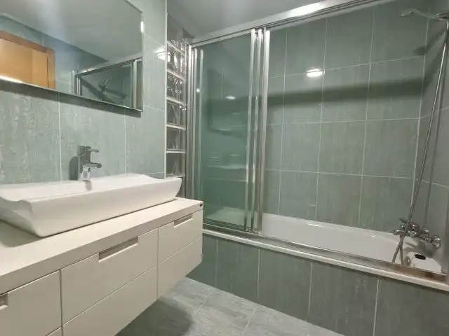 Bathroom of Flat for sale in Vigo   with Heating, Storage room and Balcony