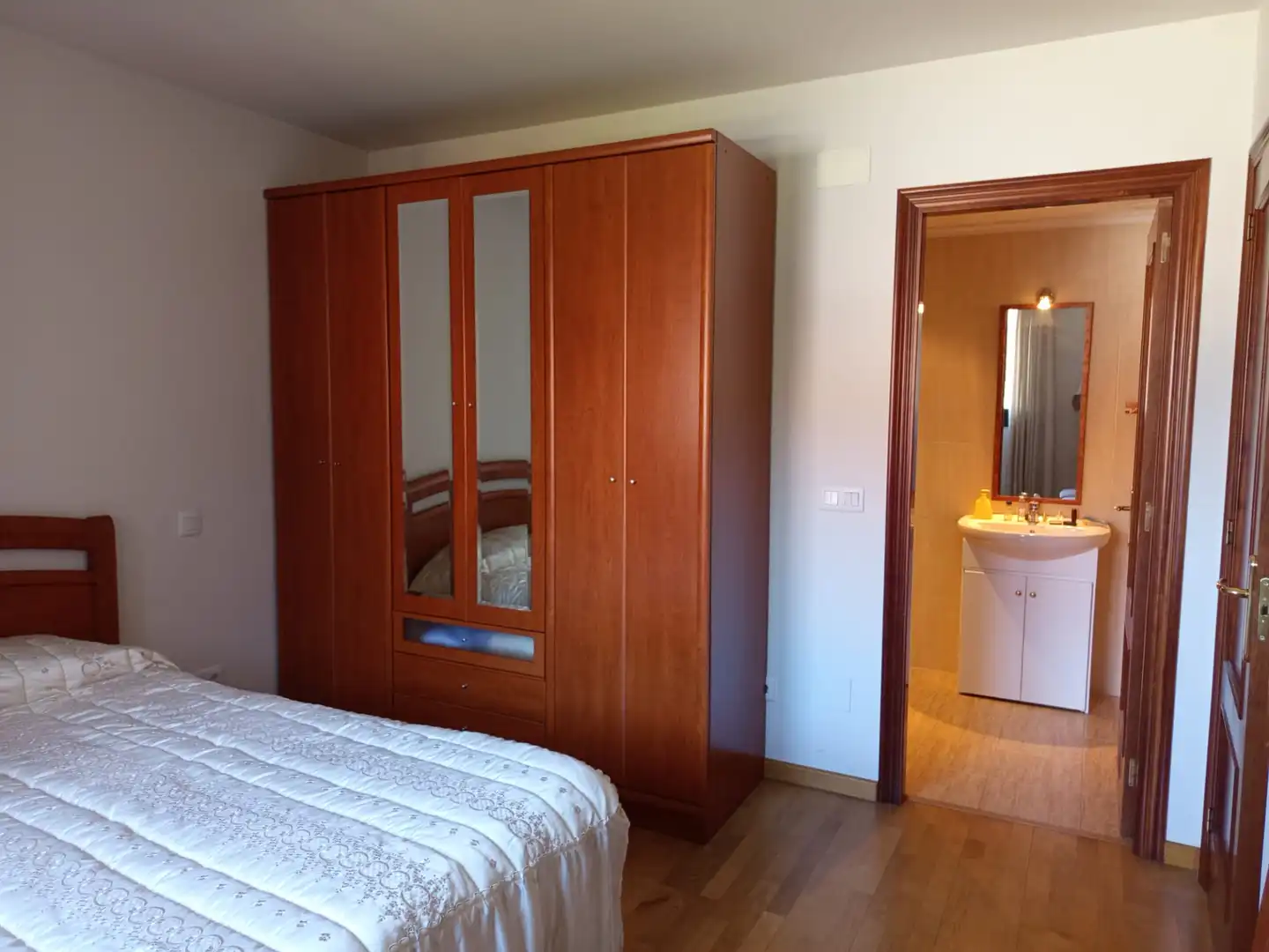 Schlafzimmer von Wohnung zur Miete in Gijón  mit Heizung, Terrasse und Abstellraum