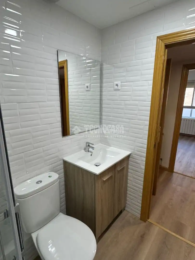 Bathroom of Flat for sale in Valdemoro  with Air Conditioner