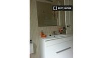 Bathroom of Flat to rent in  Madrid Capital  with Air Conditioner, Heating and Furnished