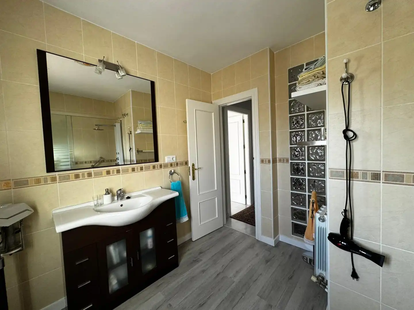Badezimmer von Einfamilien-Reihenhaus zum Verkauf in Vegas del Genil mit Klimaanlage, Heizung und Möbliert