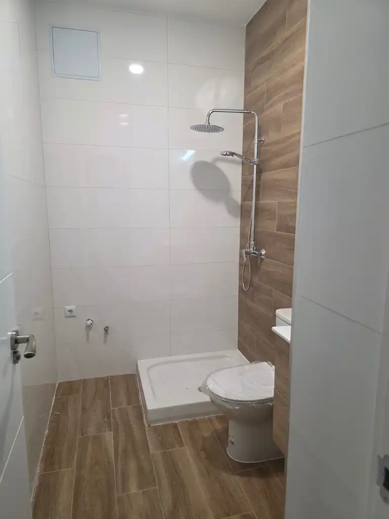 Bathroom of Flat for sale in Torrejón de Ardoz  with Air Conditioner, Heating and Oven