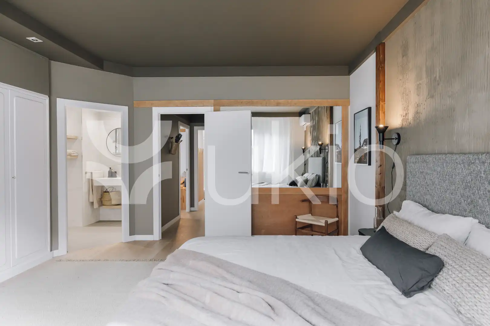 Dormitori de Apartament de lloguer en Barcelona amb Aire condicionat, Calefacció i Moblat
