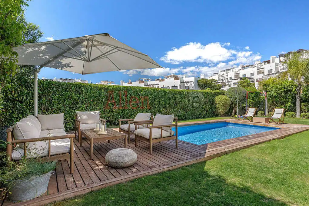 Terrassa de Casa o xalet en venda en Estepona amb Aire condicionat, Calefacció i Jardí privat
